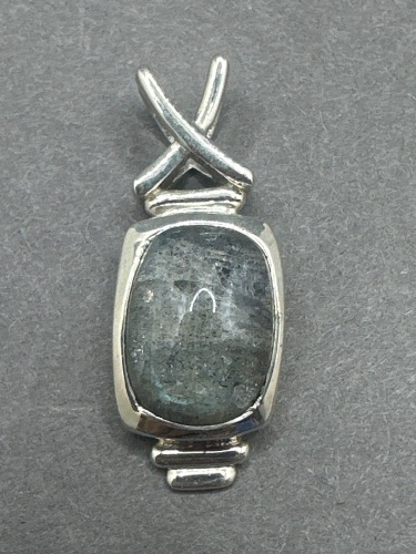 Sterling Silver Pendant with Labradorite Gemstone
