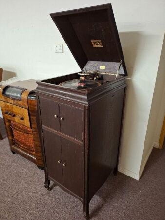 His Master Voice - The New Improved Gramophone Model Studio Grand - Inc Old Records