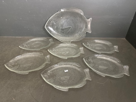 Glass Fish Platter and 6 Glass Fish Plates