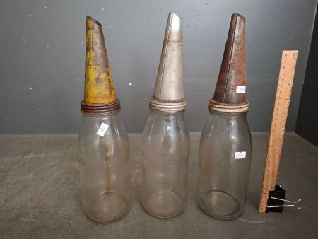 2 x&nbsp; One Imperial Quart Oil Bottles - 1 x 1 Quart Bottle Marked GM-1S1822-7 - Incs Tin Tops