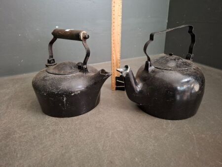 2 Vintage Kettles