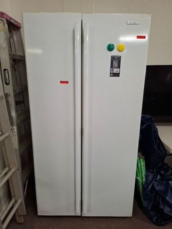 Westinghouse 606L Side by Side Refrigerator / Freezer