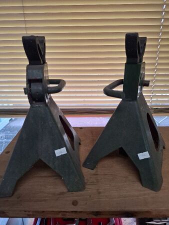 2x Car Axle/Jack Stands