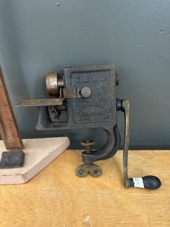 Antique The Gem Hand Crank Pinking Machine - USA
