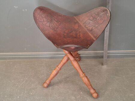 Collapsible Leather Tripod Seat