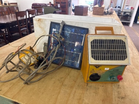 Thunderbird S18B Solar Powered Fence Energiser plus solar powered energiser