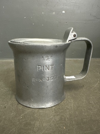 Antique Australian Hotels Association 1 Pint Measuring Cup