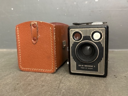 Vintage Six-20 Brownie E Made by Kodak Camera in Case