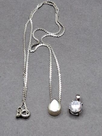 Moonstone Pendant on Sterling Silver Chain + Pendant&nbsp;
