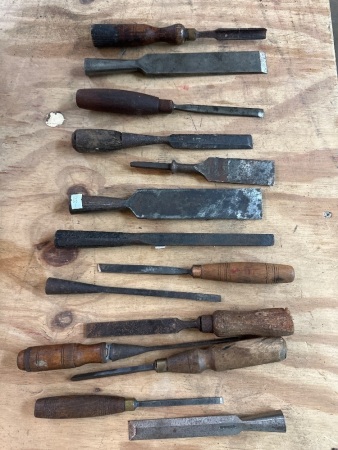14 Various Sized Vintage Chisels