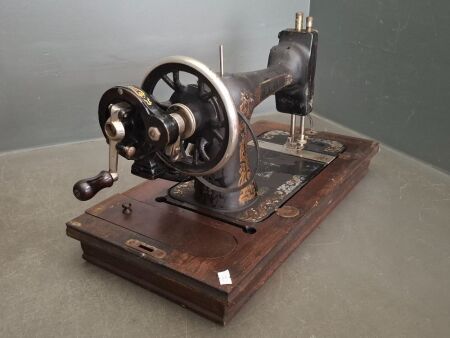 Vintage The Valley Hand Cranked Sewing Machine in Case - Incs Extra Equipment - no key