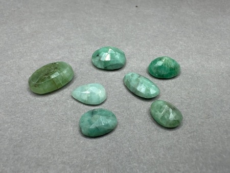 20 Carats Emerald Gemstones