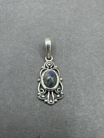 Sterling Silver Pendant with Labradorite Gemstone