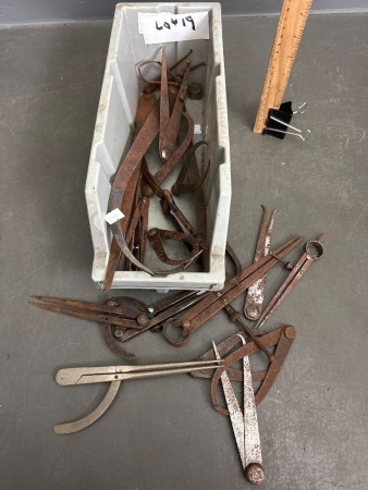 Assorted callipers and dividers