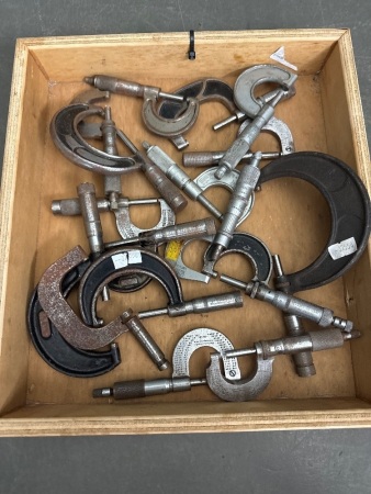 Large lot of micrometers