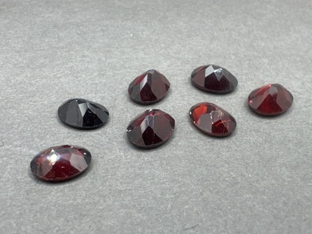 15 Carats 9x7mm Garnet Gemstones