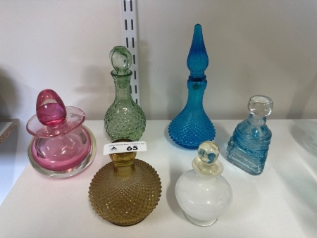 6 Mini Decanters - 1 without lid