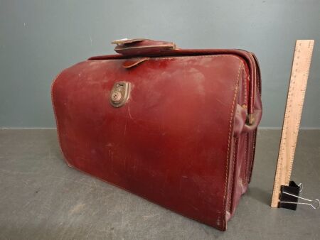 Pizzey Victoria Solid Hide Gladstone Bag No. 524