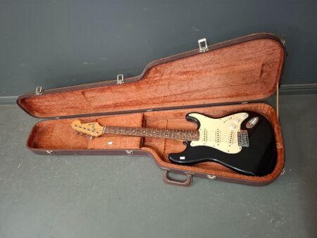 Fendor Squier Bullet Strat S/N CY05069047 with Case