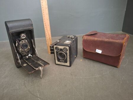 Eastman Kodak No 2 A Folding Cartridge Hawkeye & Brownie Six-20 Camera Model D