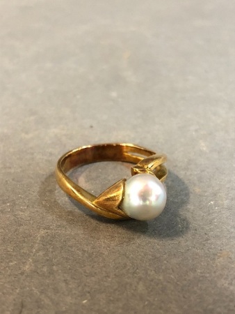 18ct Gold & Pearl Ring
