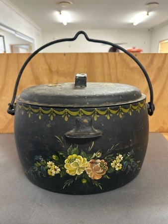 Antique 2.5 gal Cast Iron Pot