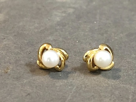Pair of 9ct Gold & Pearl Earrings