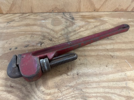 Large Pipe Wrench 24"