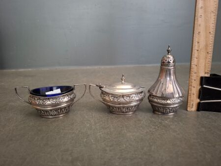 Walker & Hall Sheffield England Hallmarked Condiment Set