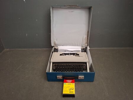 Vintage Olivetti Dora Typewriter in Case