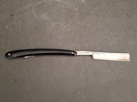 Kecskemety Sandor Tenesvar International Cut Throat Razor - 1145 5/8
