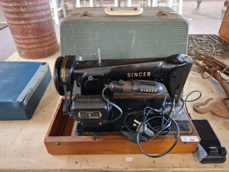 Singer Sewing Machine EM248611 in case