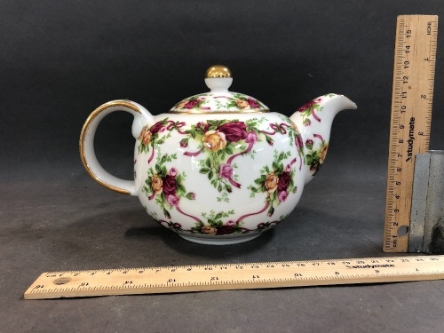 Royal Albert Old Country Roses Ruby Celebration Tea Pot c2001