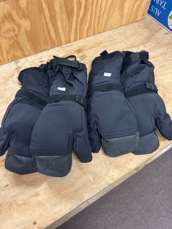2 Med Gortex Gloves