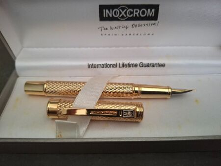 Gold Toned Crocodile Fountain Pen - with 22 k Nib