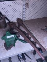 Chain pipe vase and wrenches