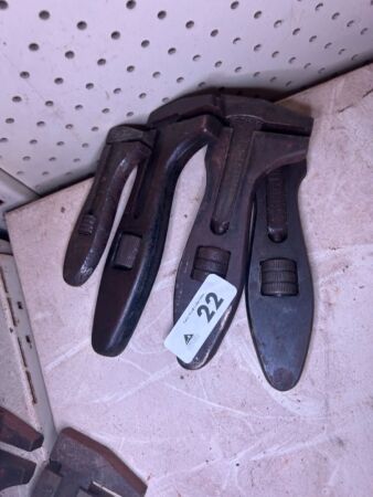 4 vintage adjustable wrenches - 2 KING DICK