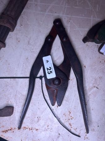 Military wire cutters