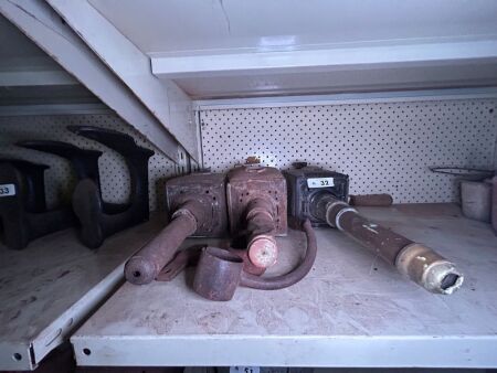3 sulky lamps and 2 brackets