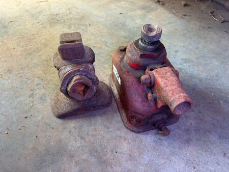 2x vintage squat jacks
