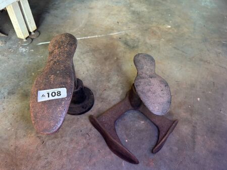 2x cast iron shoe lasts