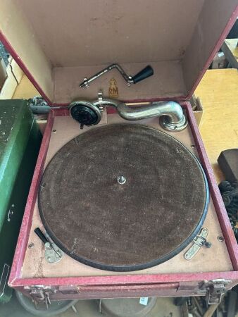 SAVANA gramophone