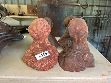 Set of cast iron bath feet