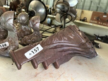 Set of cast iron bath feet