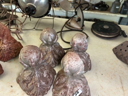 Set of cast iron bath feet