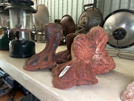 Assorted cast iron bath feet