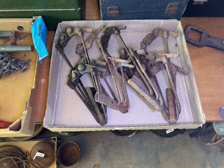 Lot of assorted vintage fence strainers - no handles