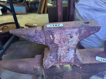 Small forged anvil - app 28lb