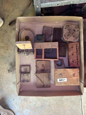 Assorted vintage mouse/rat traps
