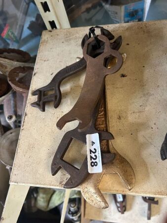 Assorted plow spanners
